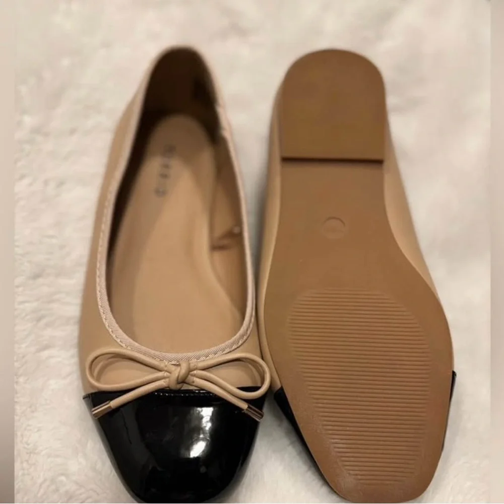 Torrid Black and Tan Bow Flats - Picture 2 of 2